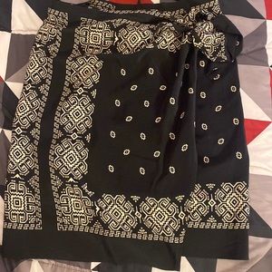 DKNY Size 8 silk skirt